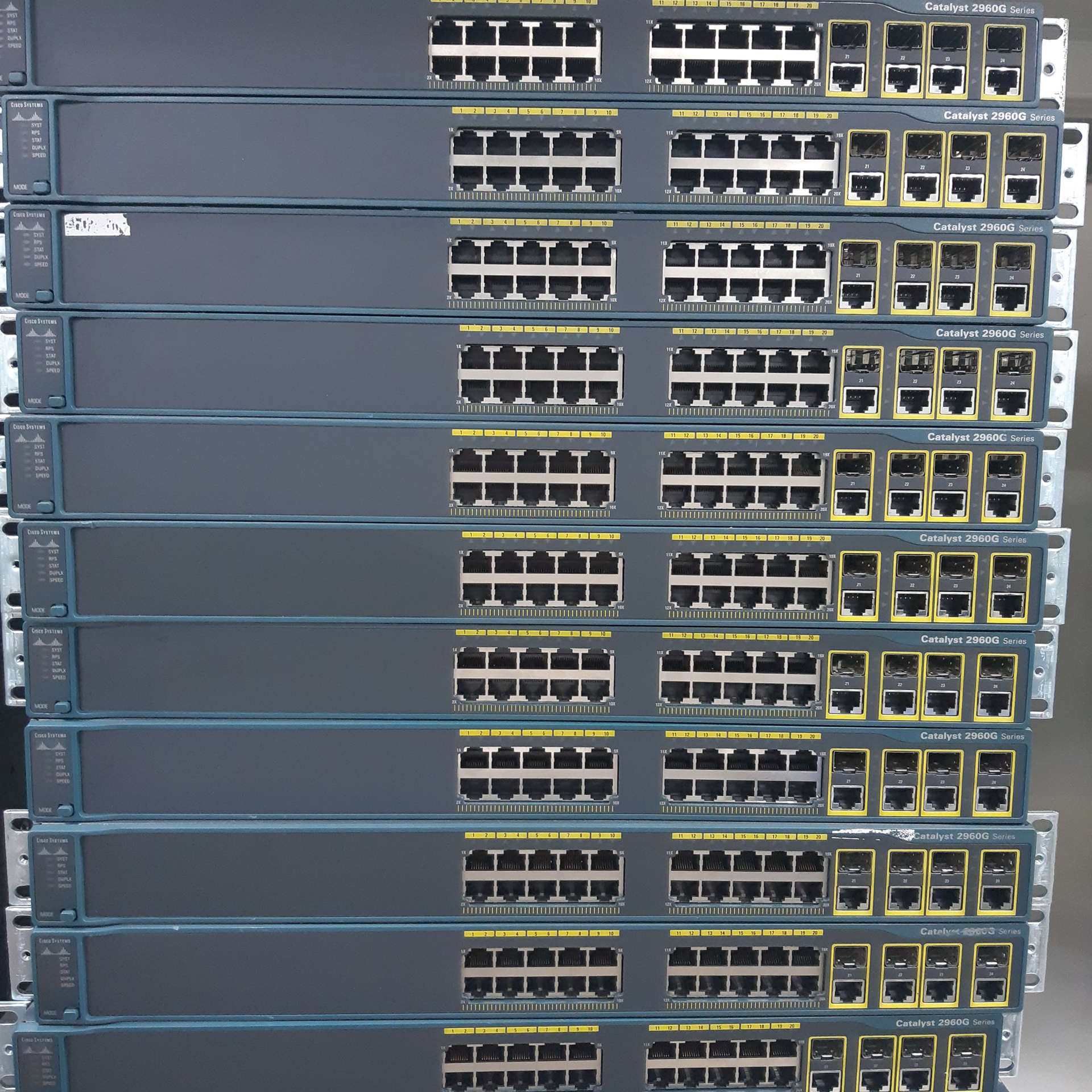 Cisco Catalyst 2960G-24TC-L (WS-C2960G-24TC-L) 24포트 10/100/1000Mbps, 4포트 SFP 콤보